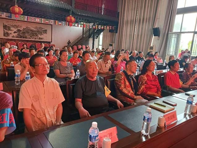 東方杰出女性新思想圣火傳遞活動(dòng)在 中華老兵稽水園基地拉開(kāi)帷幕