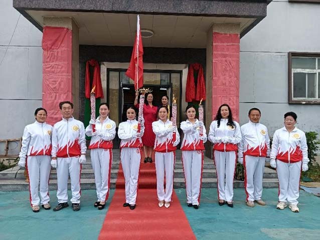 東方杰出女性新思想圣火傳遞活動(dòng)在 中華老兵稽水園基地拉開(kāi)帷幕
